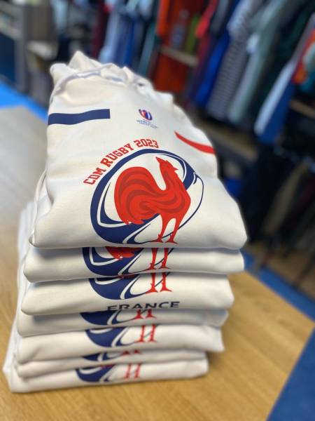 Sweat personnalisé pour une bande de copain de Mauguio à l’occasion de la Coupe du Monde de Rugby à Mauguio Proche de Montpellier