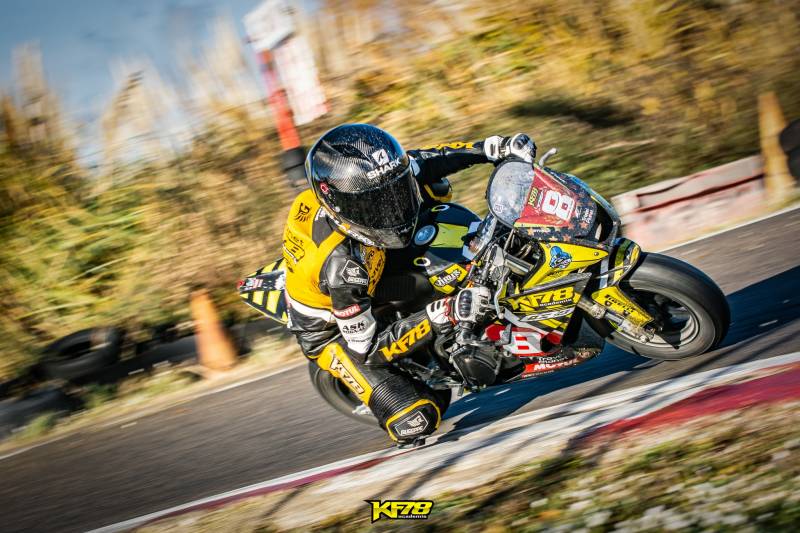 Collection complète de textile et accessoire avec pré-commande pour un jeune pilote de moto GP-160 à Cournonterral, proche de Villeveyrac