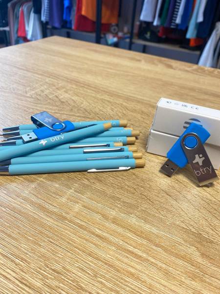 Stylos MO2309, clés USB MO1001