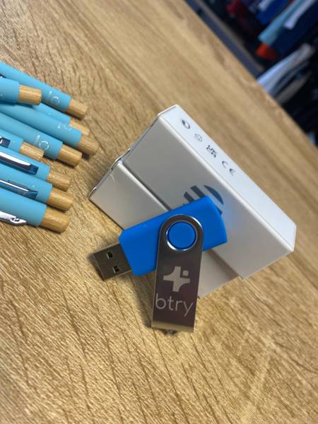 Stylos MO2309, clés USB MO1001