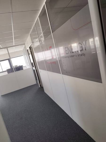 Adhésifs micro-perforés – Signalétique vitrée – HIS Montpellier, Hérault région Occitanie
