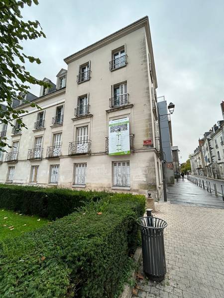 Panneau de travaux et bâche pour la société Pascault Démolition à Descartes, dans l'Indre-et-Loire