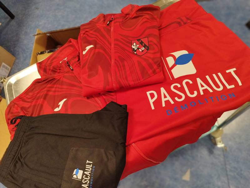 Ensemble survêtement Joma pour L'Union Sportive de Leigné sur Usseau proche de Châtellerault, dans la Vienne