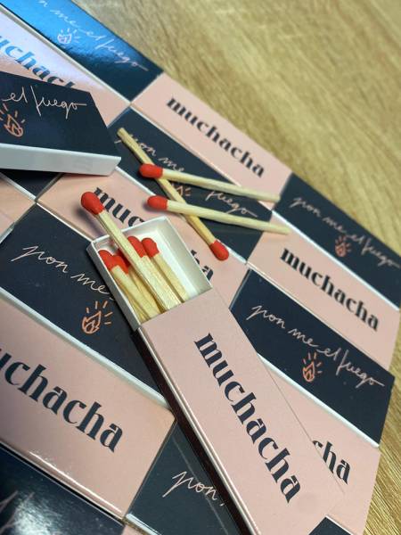 Boîtes d'allumettes publicitaires et personnalisées pour le Muchacha, bar restaurant à Montpellier