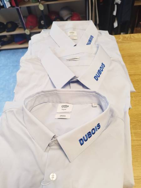 Personnalisation textile, que ce soit la broderie, l’impression, l’Impression DTF  et l’impression sérigraphie. 
