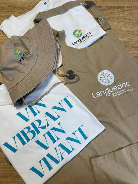 Tee shirt, tabliers & bobs personnalisés pour le Syndicat AOP Languedoc du Mas de Saporta à Lattes, proche de Montpellier