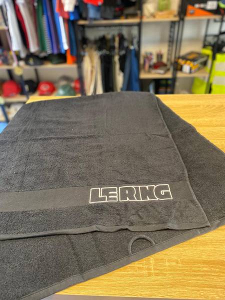 Broderie textile à Montpellier : fourniture et marquage brodé sur serviettes, tee-shirts, sweats et polos coton bio.