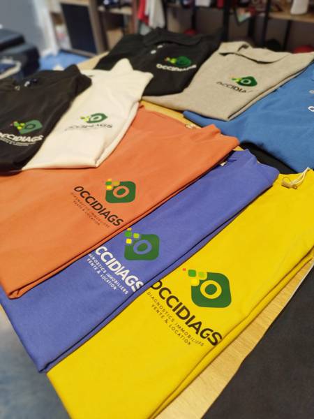 Tee-shirts 100 % coton bio, fabriqués au Portugal (Native Spirit NS3441IC) Polos cuisine col mandarin 100 % polyester recyclé (PR646) Sweats à capuche à épaules tombantes en coton bio (NS436) Vestes molletonnées 80 % coton / 20 % polyester (K472)