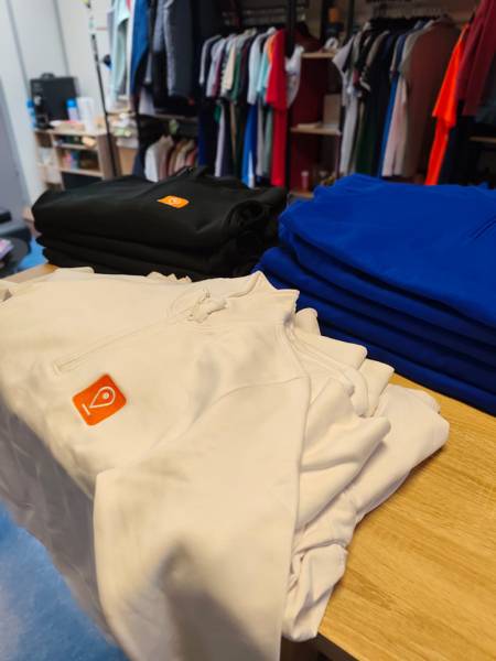 Sweat demi zip Kariban brodés, atelier d'impression Montpellier